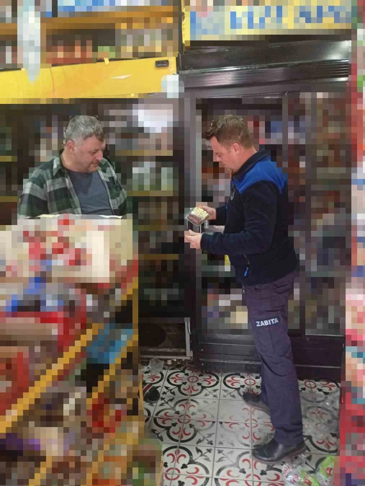 Pınarhisar’da zabıta ekiplerinden marketlere sıkı denetim
