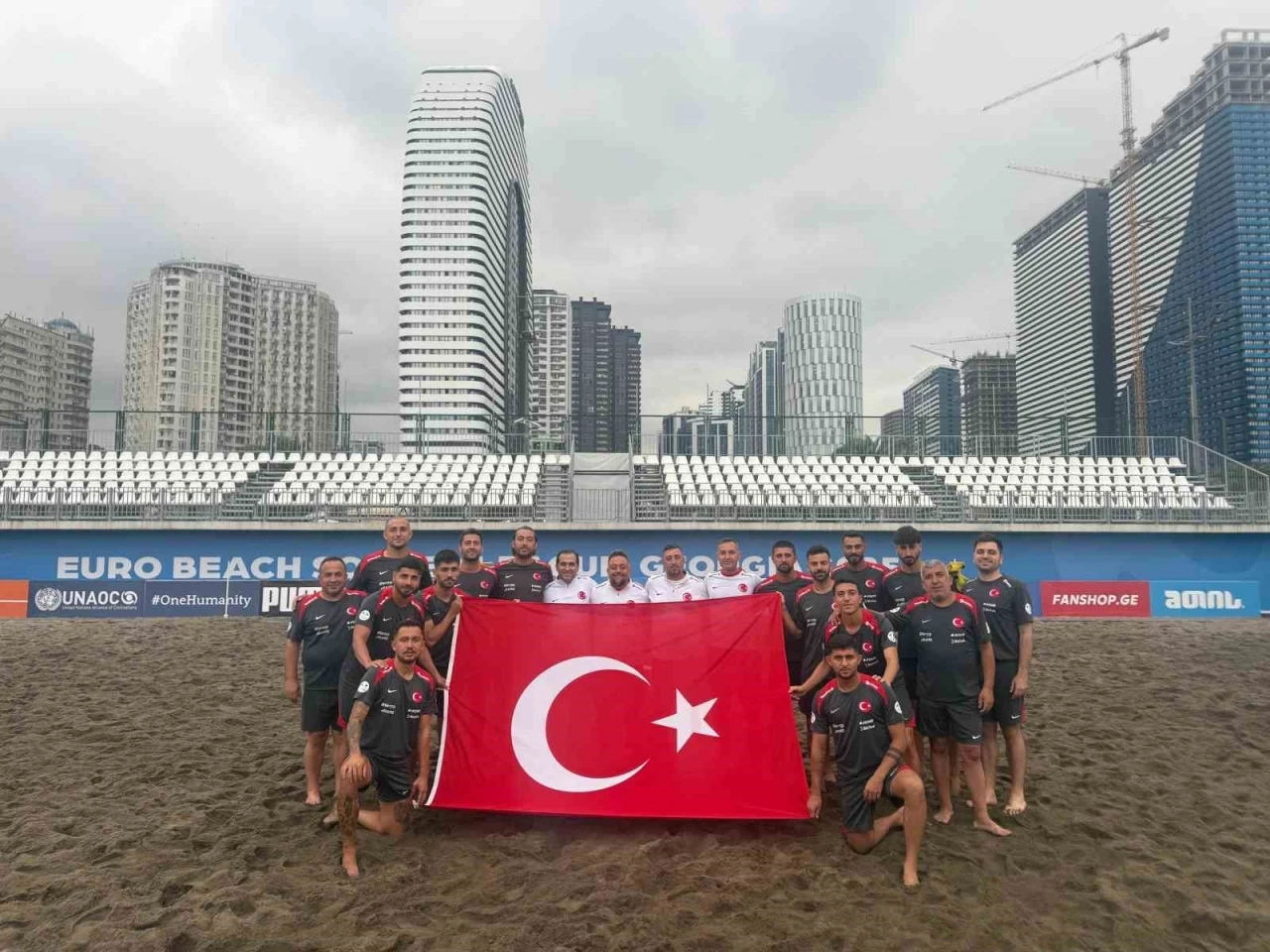 Plaj Futbolu Milli Takımı, Gürcistan’da 15 Temmuz şehitlerini andı
