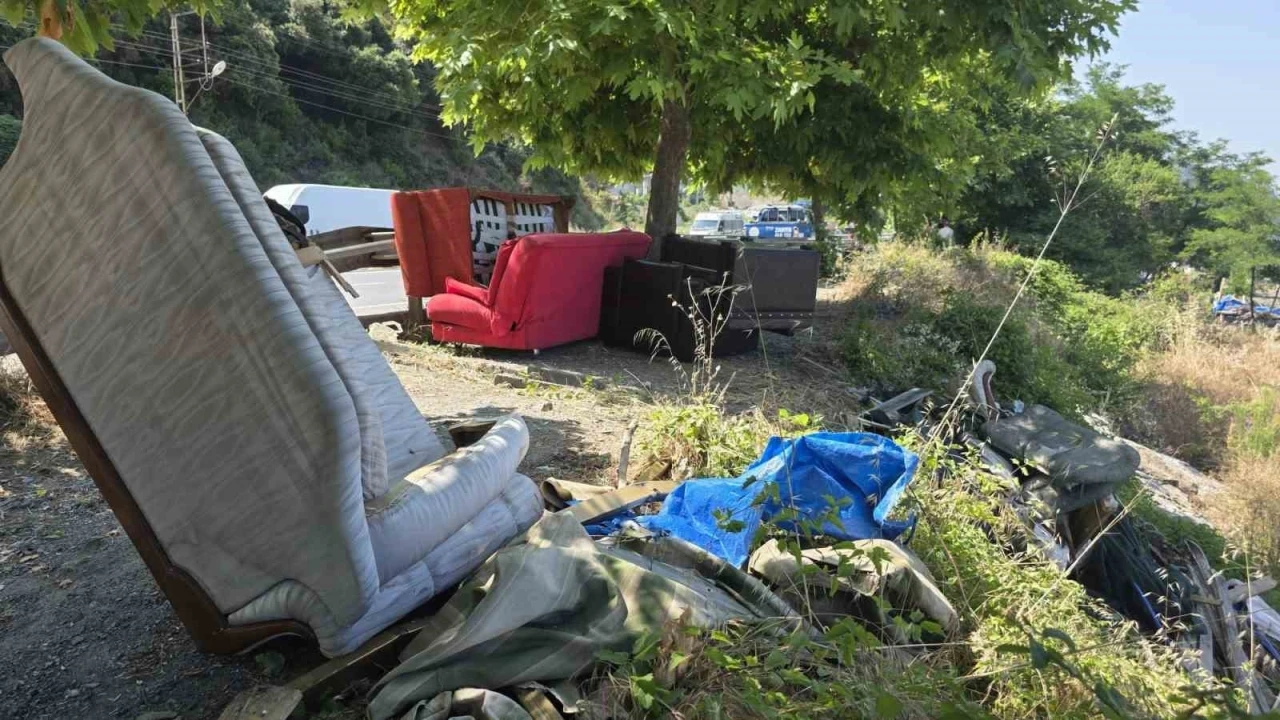 Plajdaki &ccedil;adır ve barakalar kaldırıldı
