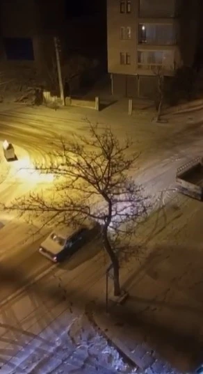 Polatlı&rsquo;da kar yağışı yolları buz pistine &ccedil;evirdi
