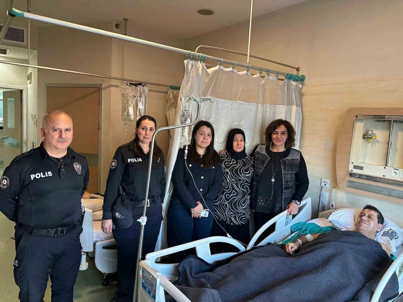 POLDER&rsquo;den hastanede moral ziyareti
