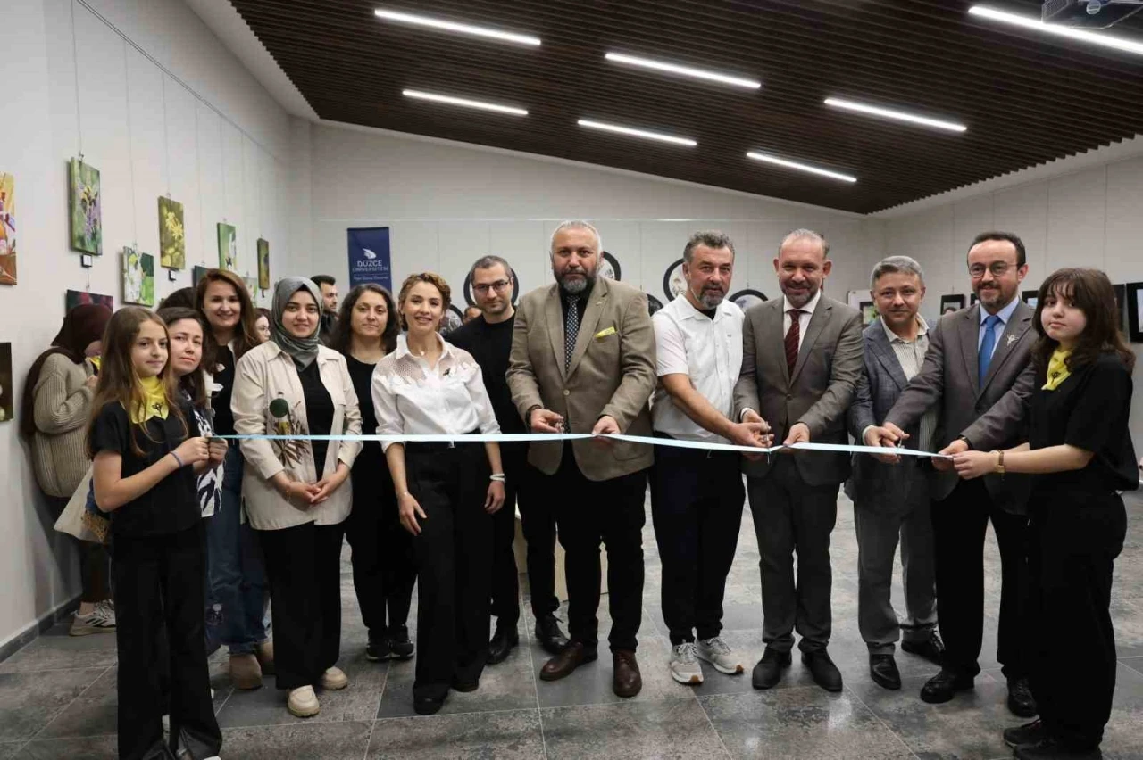 Polen peşindeki yaban arıları resim sergisi a&ccedil;ıldı
