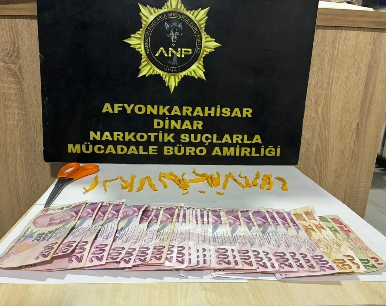 Polis 25 adet pe&ccedil;eteye emdirilmiş uyuşturucu madde ele ge&ccedil;irdi
