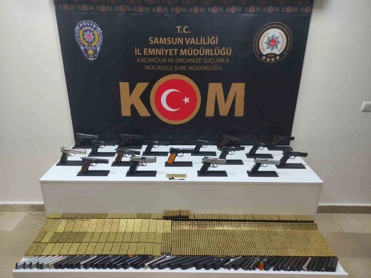 Polis araca zulalanmış 17 tabanca ele geçirdi
