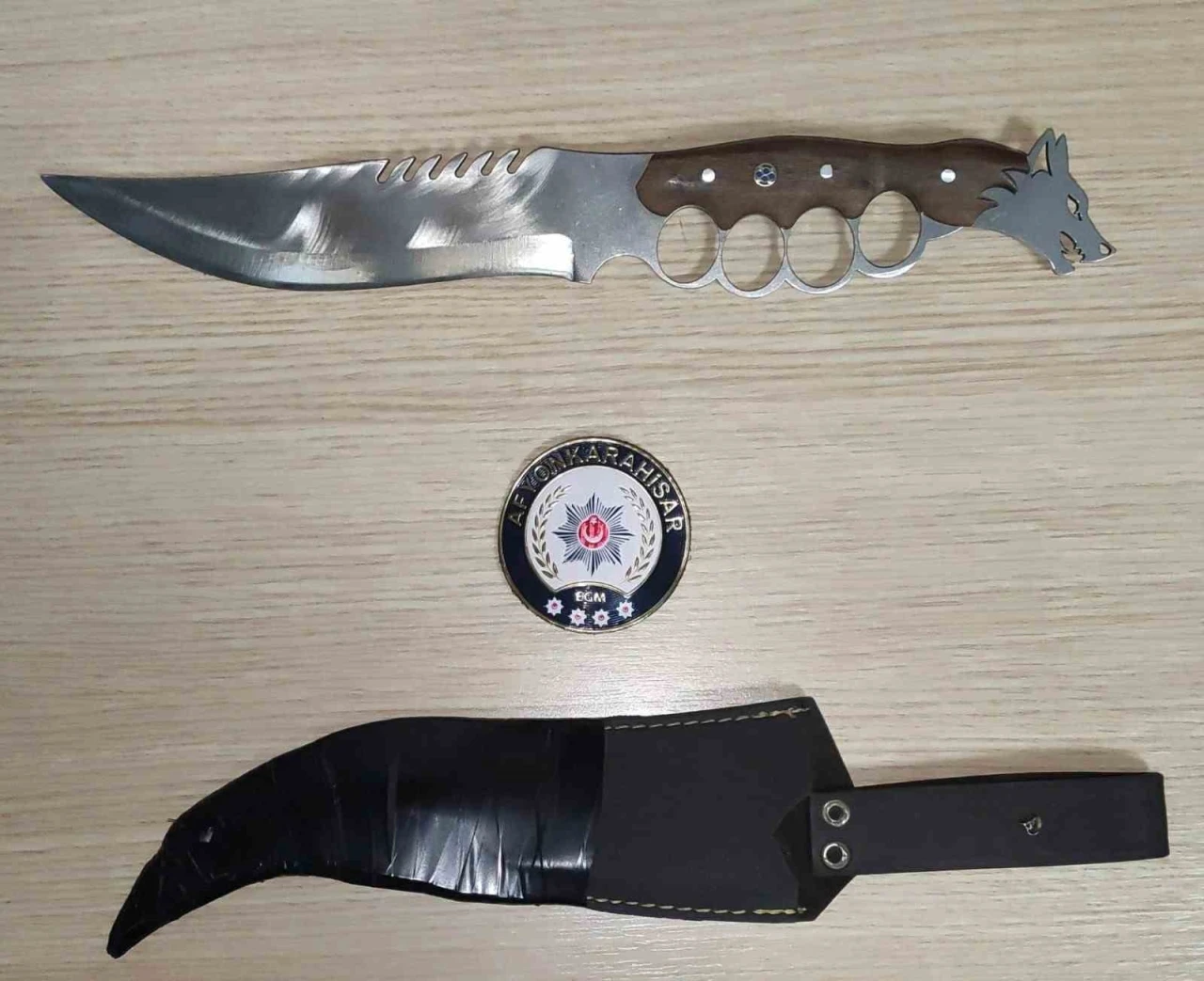 Polis bir haftada aranması olan 28 kişiyi yakaladı
