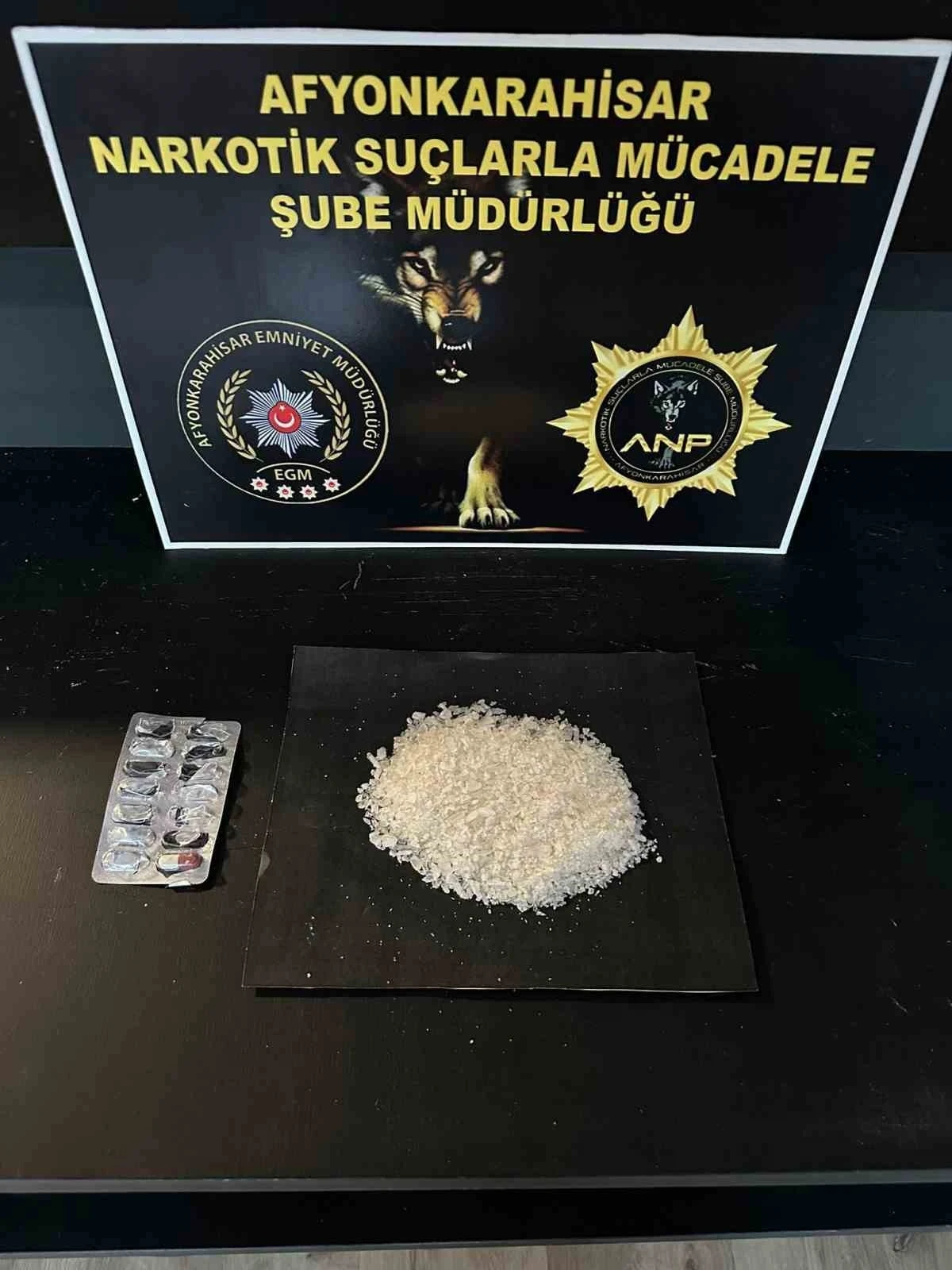 Polis düzenlediği operasyonda uyuşturucu maddeler ele geçirdi