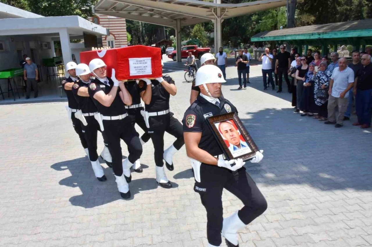 Polis memuru kaza kurşunuyla hayatını kaybetti
