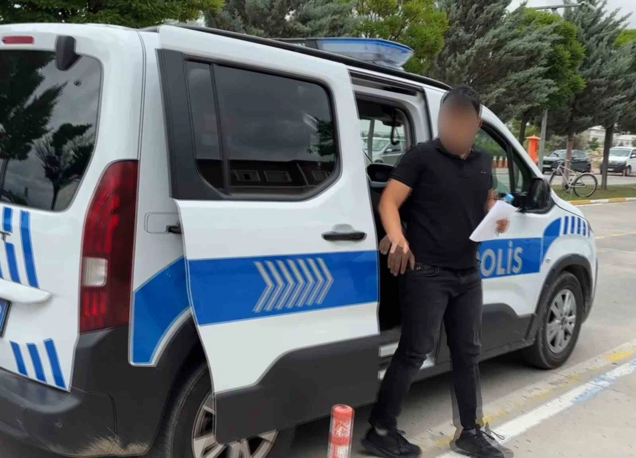 Polis seferber oldu ama 2 dakikayla sınavı ka&ccedil;ırdı
