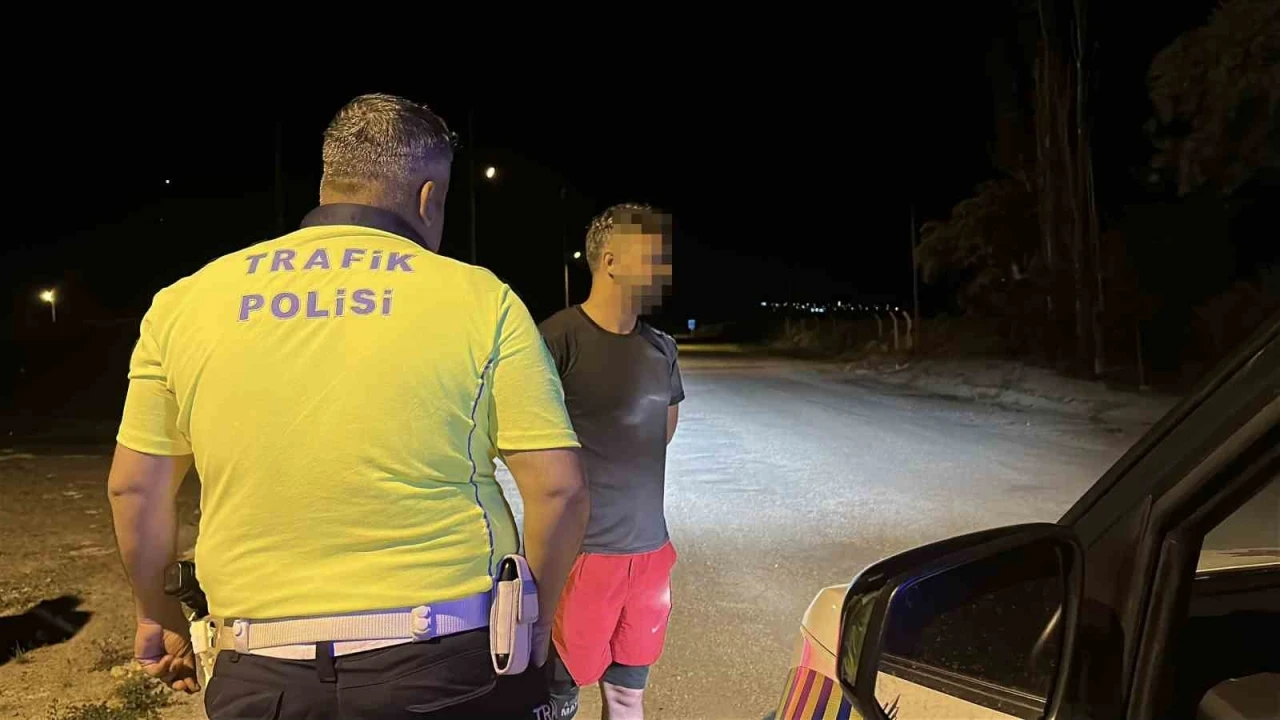 Polis uygulamasını g&ouml;r&uuml;nce aracını park etti: 1.24 promil alkoll&uuml; &ccedil;ıktı
