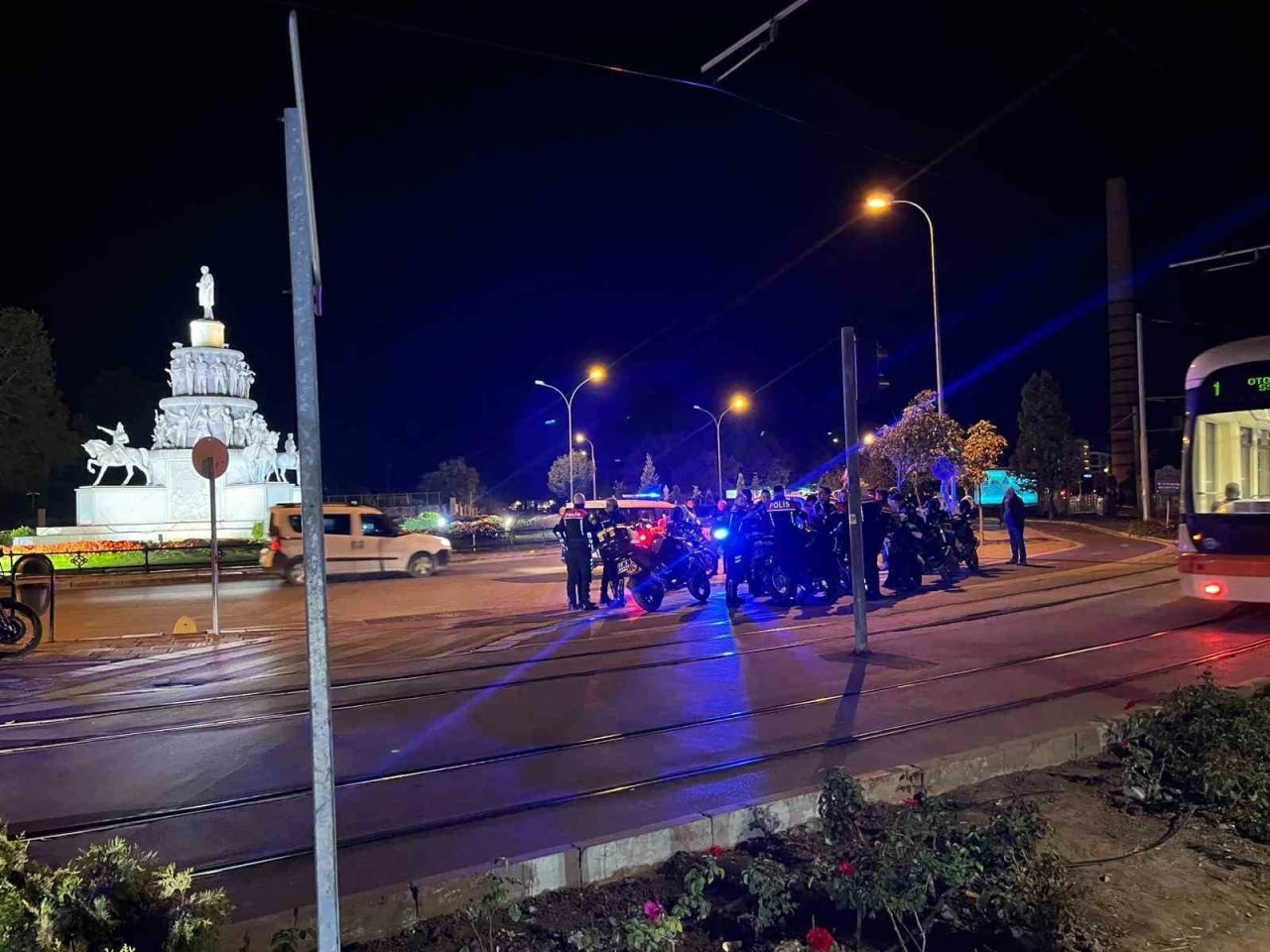 Polise, &quot;Bana beyefendi de&quot; diyen alkollü şahıs gözaltına alındı
