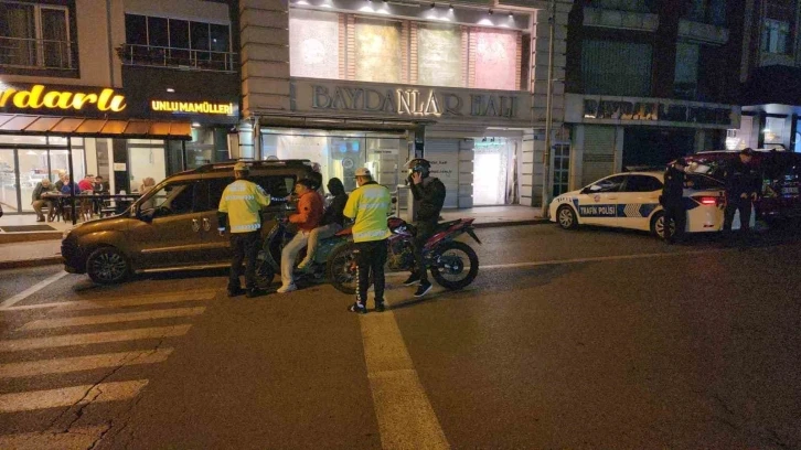 Polisin alkoll&uuml; s&uuml;r&uuml;c&uuml;yle imtihanı
