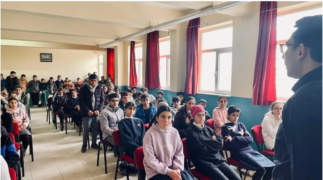Polislerden öğrencilere meslek tanıtımı
