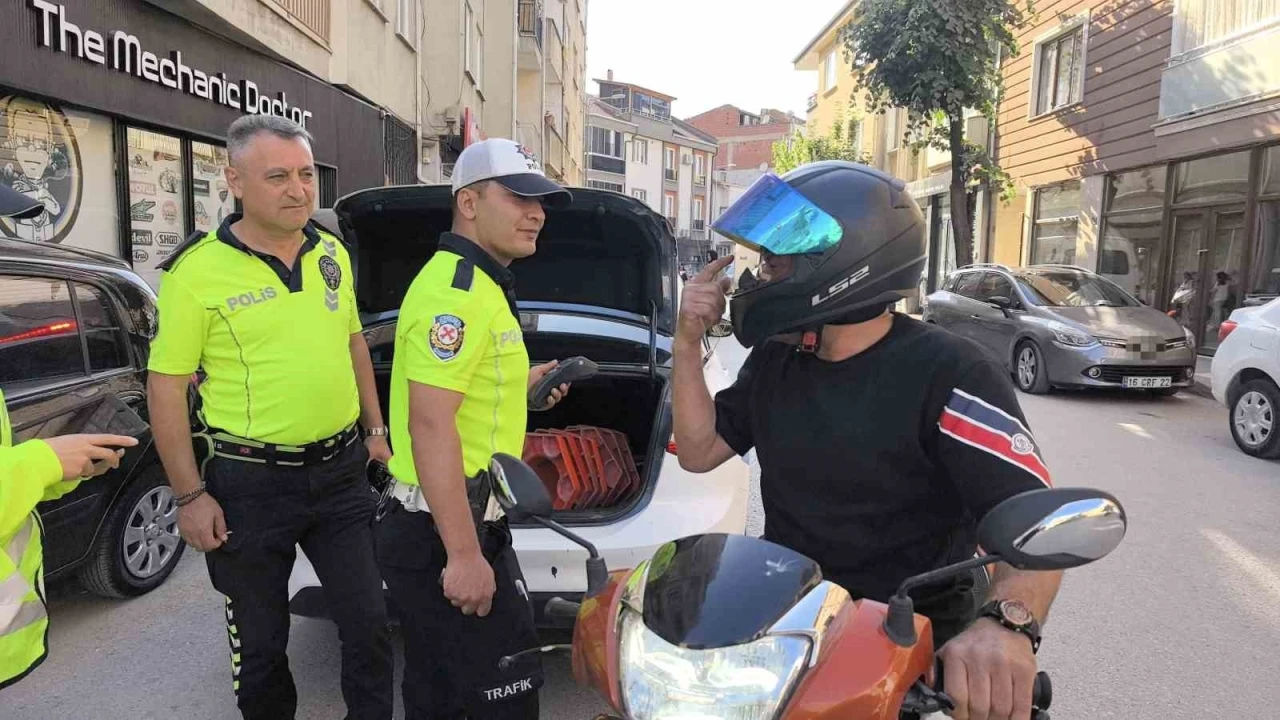 Polisten 10 kez kask cezası yedi
