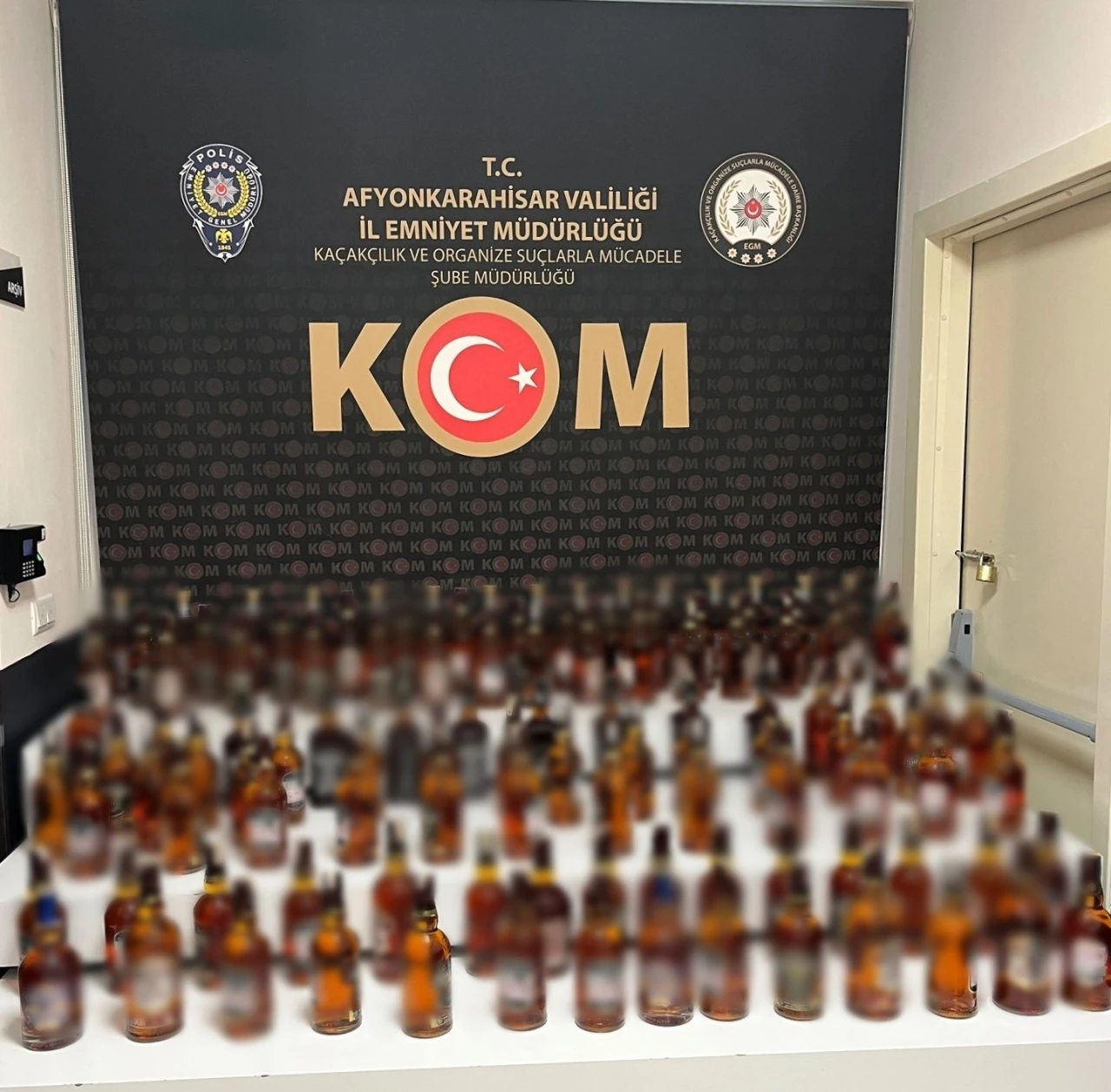 Polisten bağ evine sahte bandrollü alkol baskını
