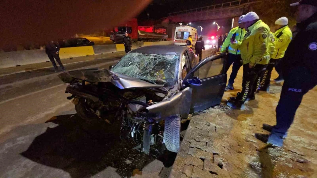 Polisten ka&ccedil;an alkoll&uuml; s&uuml;r&uuml;c&uuml; kaza yapınca yakalandı
