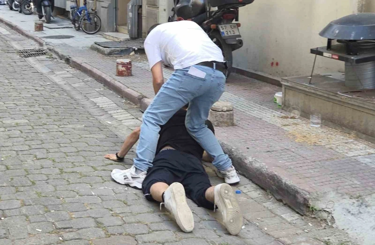 Polisten ka&ccedil;an şahıs kovalamacayla yakalandı, uyuşturucudan arandığı ortaya &ccedil;ıktı
