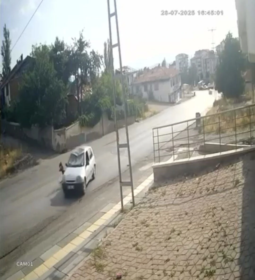 Polisten kaçarken otomobilin altında kaldı
