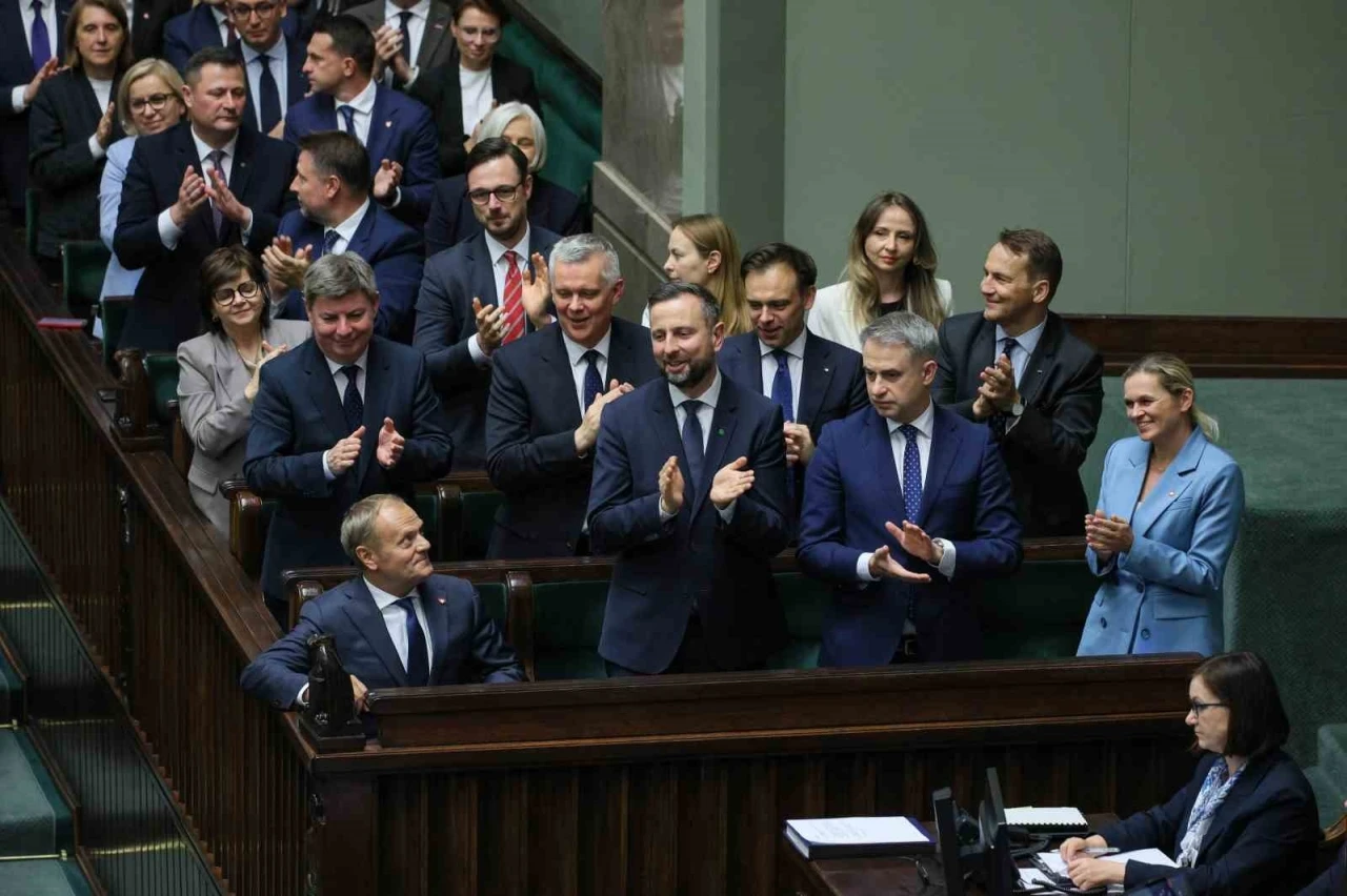 Polonya’da Tusk hükümeti güvenoyu aldı
