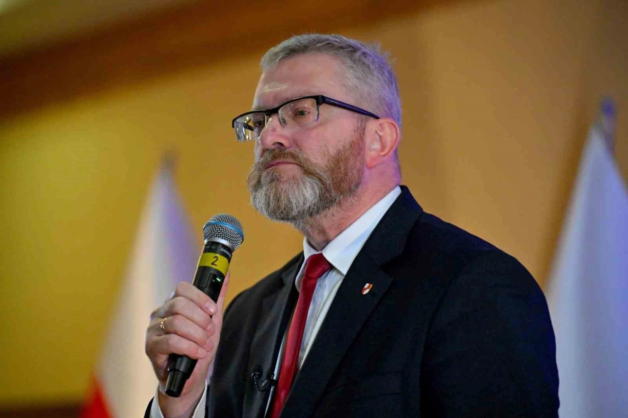 Polonyalı milletvekili Braun parlamentodaki LGBT konulu sergiyi kaldırdı: &quot;Kamusal rezaleti önlüyorum&quot;

