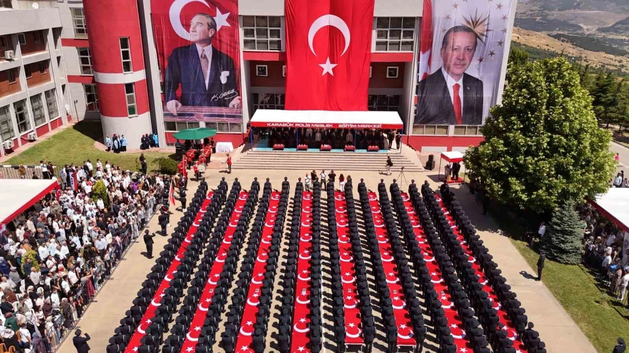 POMEM&rsquo;de mezuniyet coşkusu: 408 &ouml;ğrenci polisliğe ilk adımını attı
