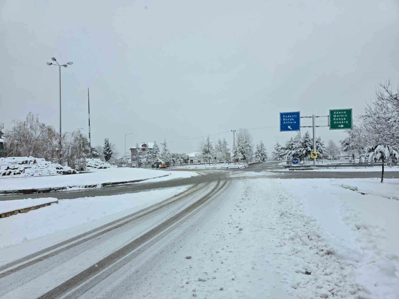 Pozantı&rsquo;da kar yağışı etkili oldu
