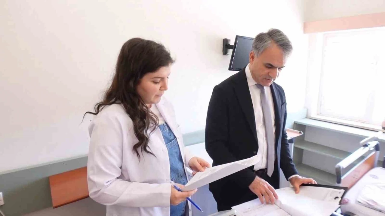 Prof. Dr. Gözel: &quot;Gereksiz yere kullanılan antibiyotiklerin hastanın sağlığını iyileştirmekten ziyade bozabilmektedir&quot;
