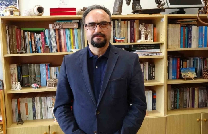 Prof. Dr. İsmail K&ouml;se İran-Pakistan gerilimine dikkat &ccedil;ekti, İran&rsquo;ın kendisine yeni hedef olarak Pakistan&rsquo;ı se&ccedil;tiğini duyurdu
