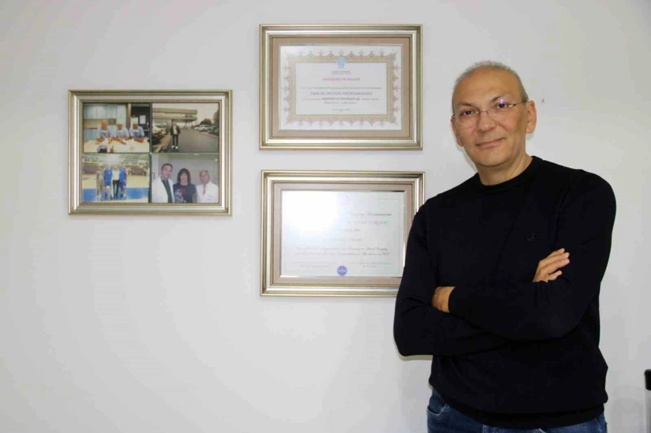 Prof. Dr. Karalezli: &quot;Gençlerde diz ağrısı önemlidir&quot;&quot;
