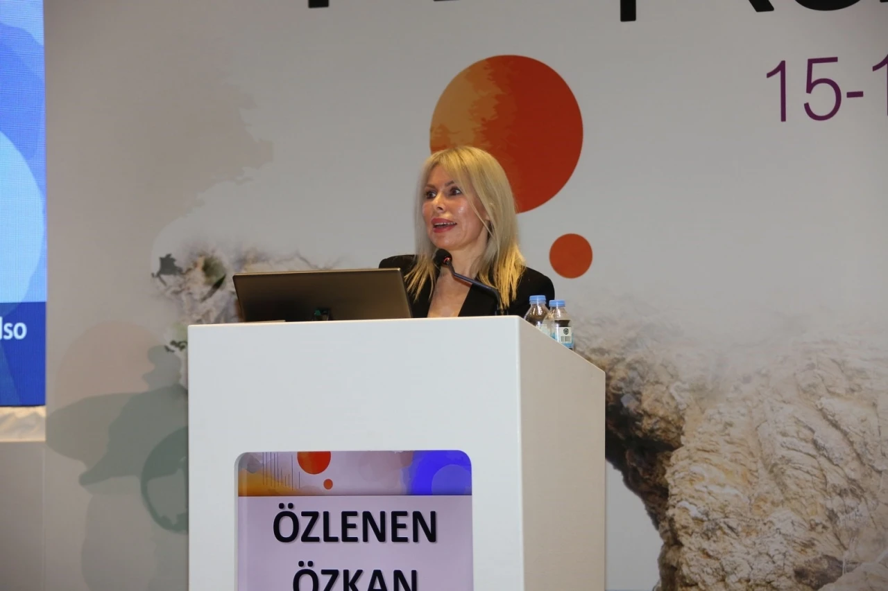 Prof. Dr. Özlenen Özkan: &quot;İlk rahim naklinde nefesimizi tutarak hastayı takip ettik&quot;

