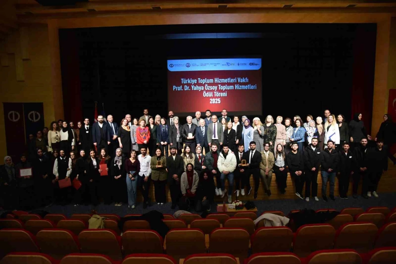 Prof. Dr. Yahya &Ouml;zsoy Toplum Hizmetleri &Ouml;d&uuml;lleri sahiplerini buldu
