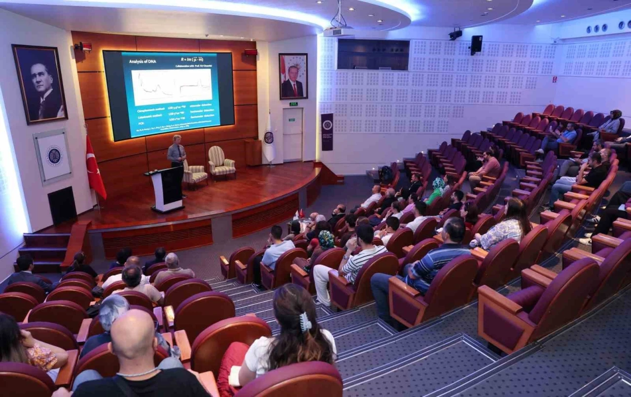 Prof. Nicholas A. Kotov Atat&uuml;rk &Uuml;niversitesinde konferans d&uuml;zenledi
