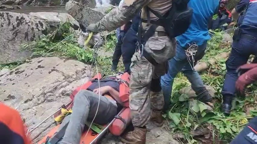 Protez ayağı çıkınca Uludağ eteklerinde mahsur kaldı
