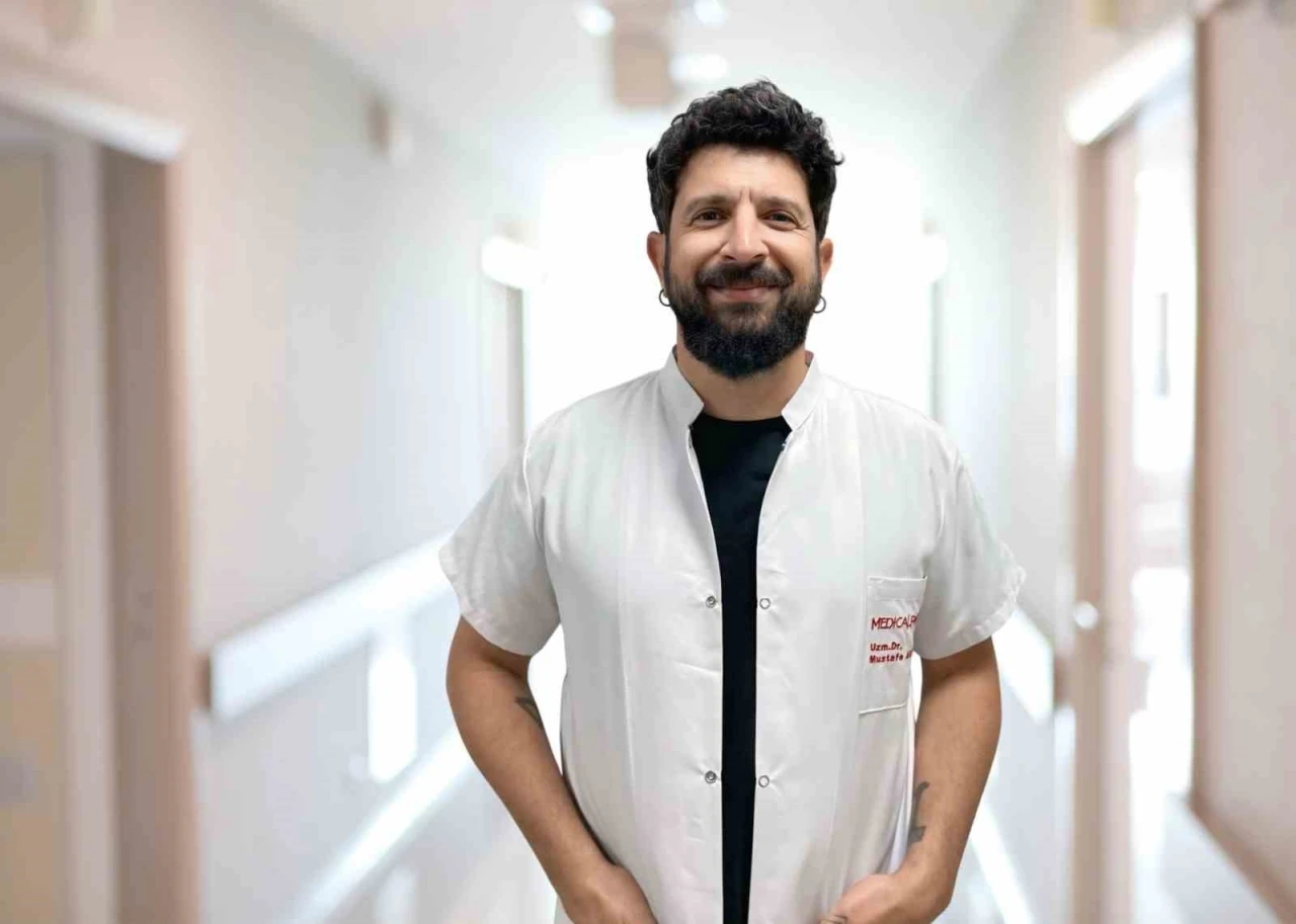 Psikiyatri Uzmanı Dr. Mustafa Akcan: &quot;Sosyal medya, gençlerde ciddi psikolojik sorunlara yol açabilir&quot;
