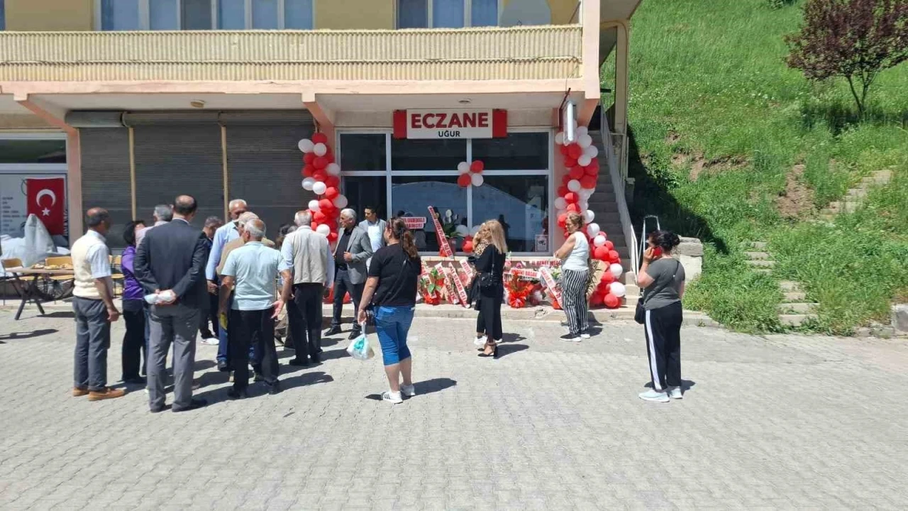 Pülümür’de 18 yıl aradan sonra eczane açıldı
