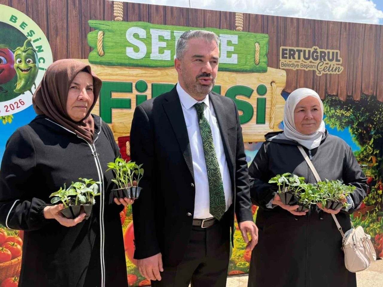 Pursaklar&rsquo;da 3 bin 500 vatandaşa ata tohumu fideler dağıtıldı
