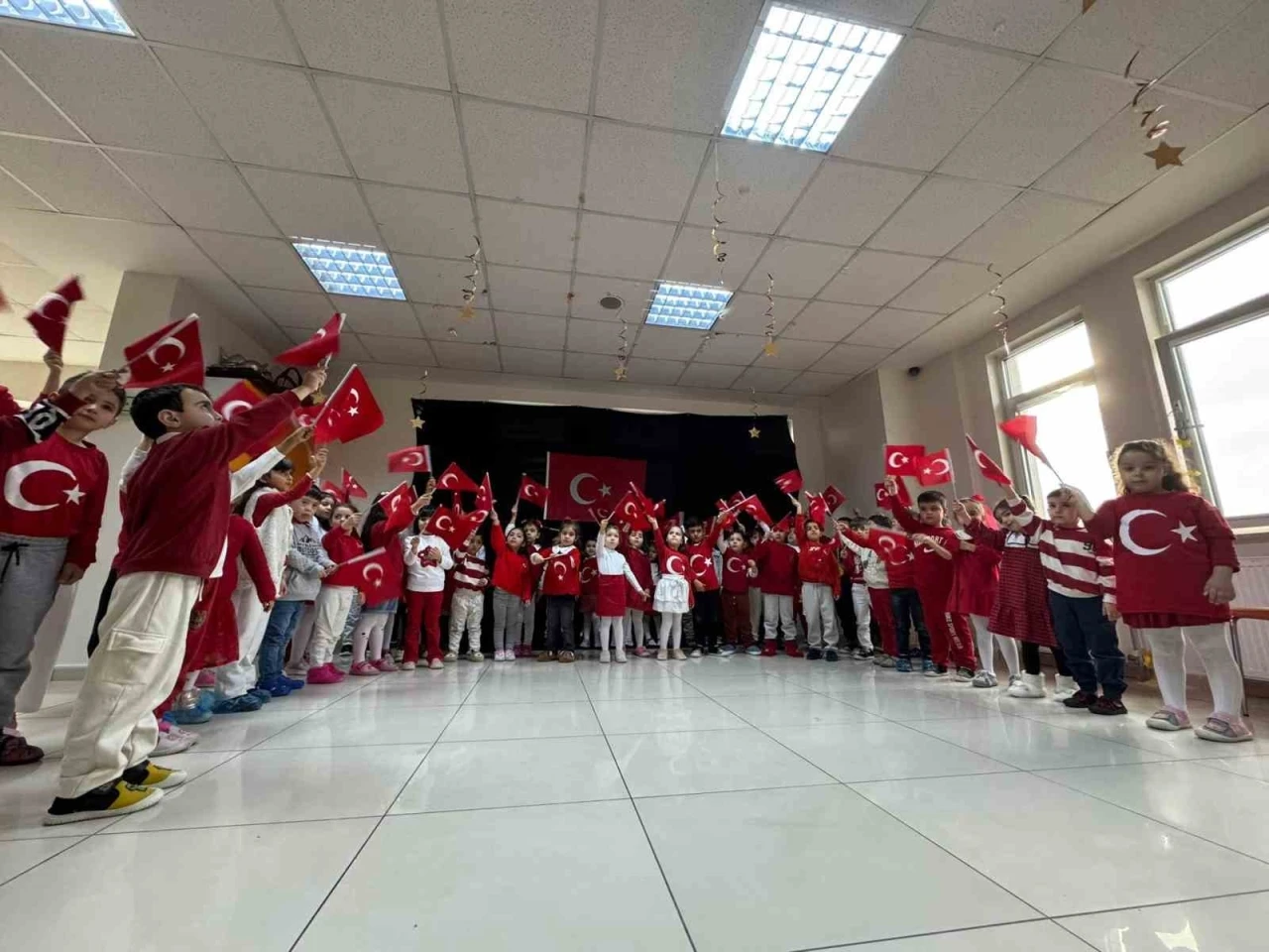 Pursaklar&rsquo;da bulunan okullarda &lsquo;Bayrak Sevgisi&rsquo; etkinlikleri
