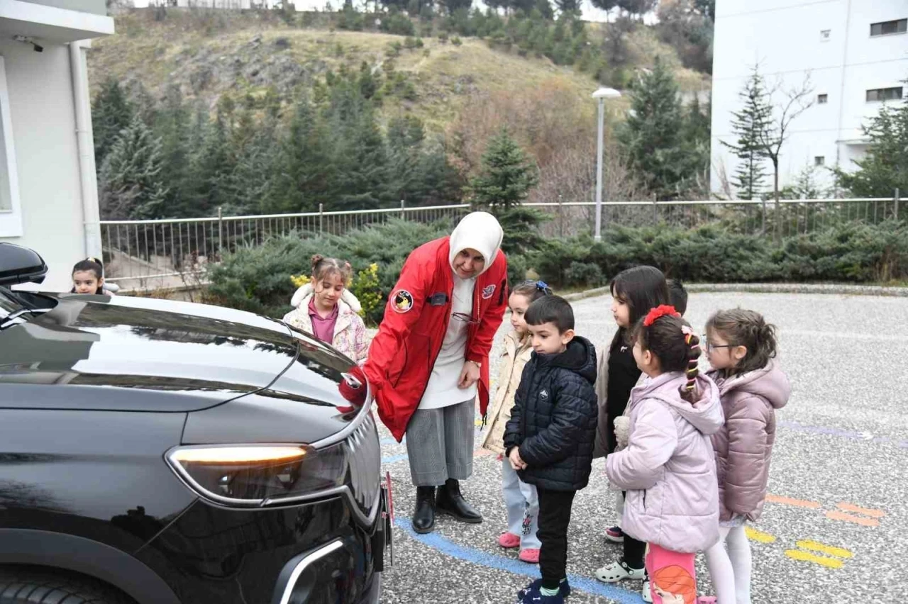 Pursaklar&rsquo;da Yerli Malı Haftası kapsamında &ouml;ğrencilere Togg tanıtıldı
