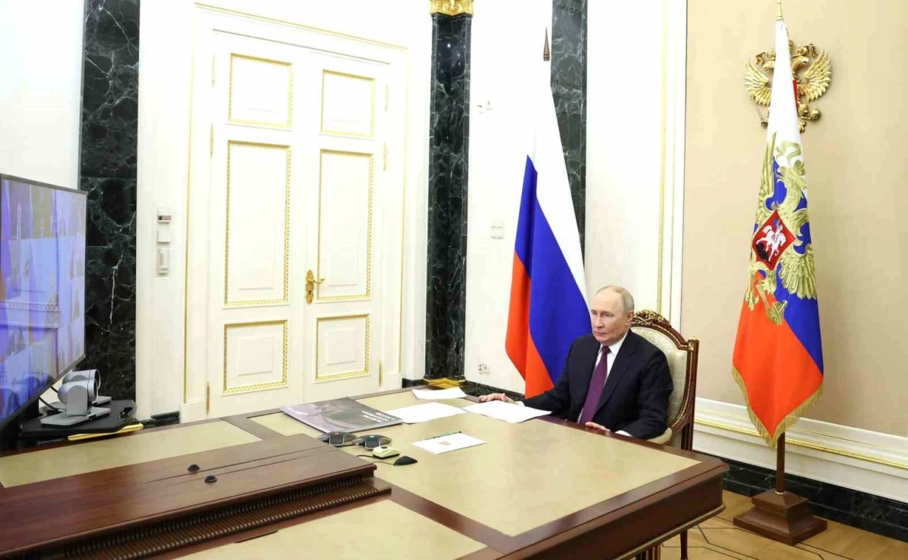 Putin: &quot;Rus ordusu Ukrayna sınırında tampon bölge oluşturma görevi üzerinde çalışıyor&quot;
