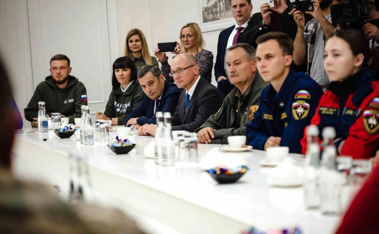Putin, Ukrayna askerleri bölgeden çıkarıldıktan sonra ilk kez Kursk’u ziyaret etti
