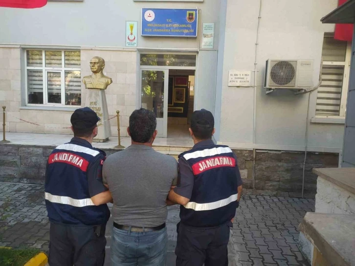 PYD/YPG örgüt üyesi şahıs, jandarmadan kaçamadı
