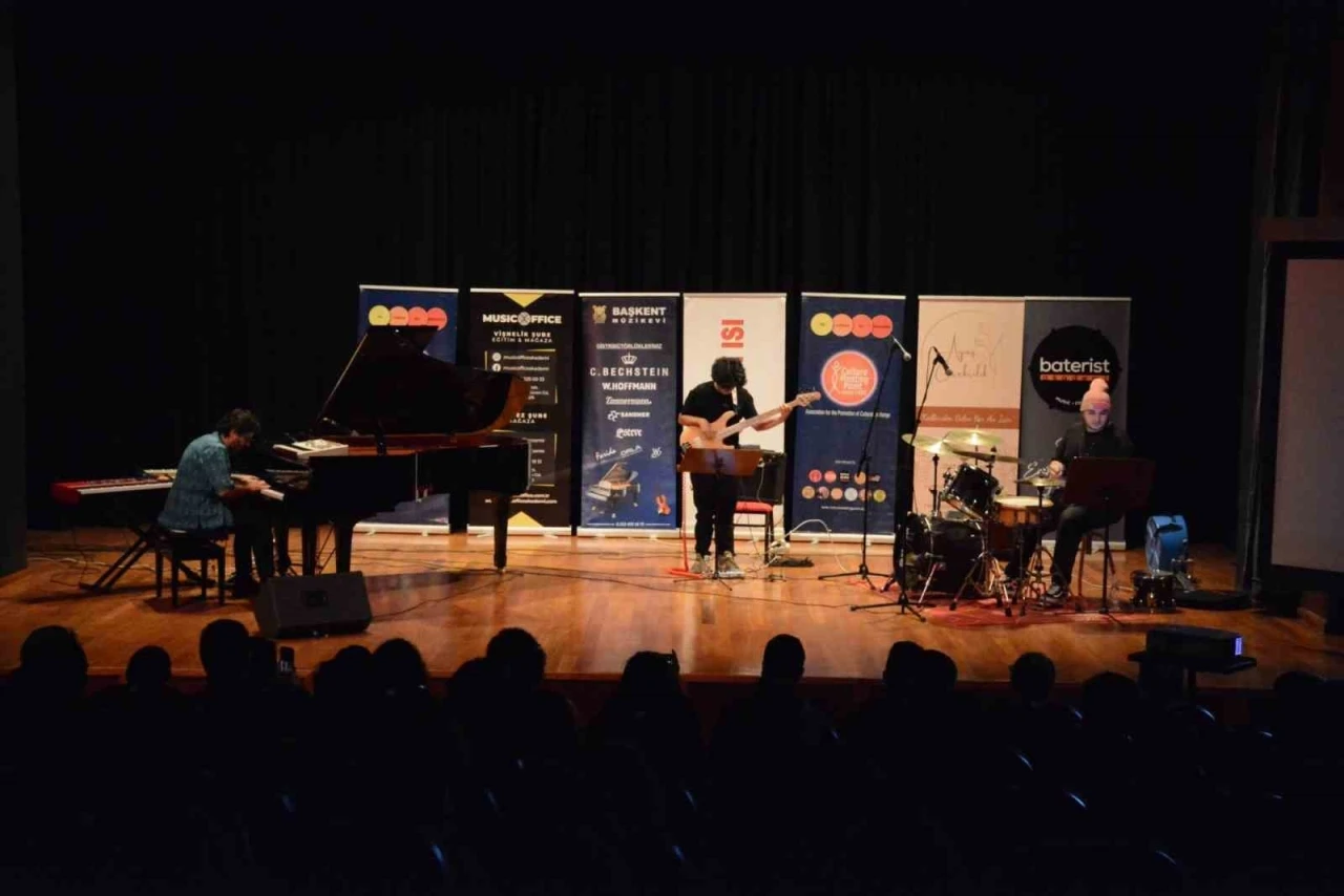 &quot;5. Uluslararası Piyano Günleri Evrim Demirel Trio&quot; caz akşamı dinleyicilerle buluştu
