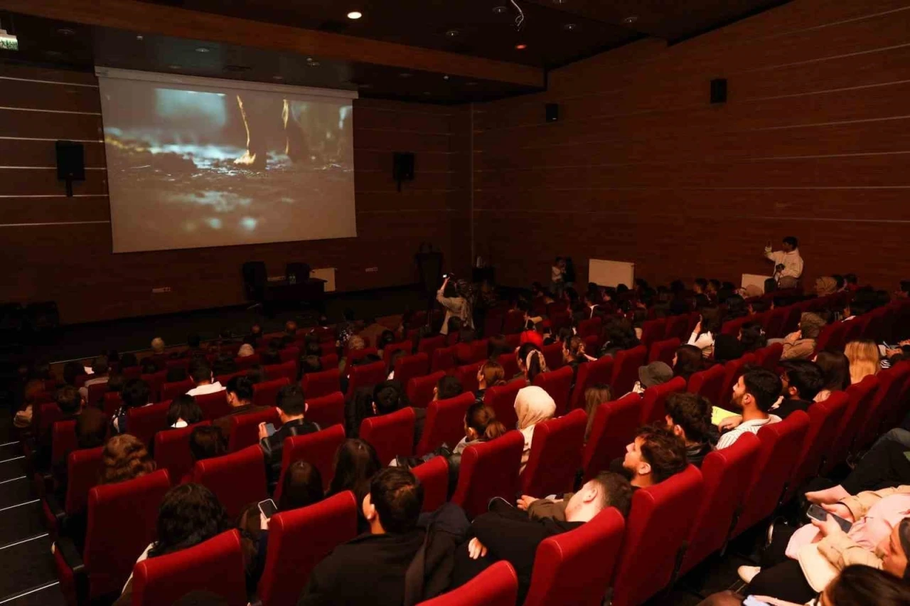 "7 Kemerli Bir Zaman Ge&ccedil;idi" filmi &uuml;niversite &ouml;ğrencileriyle buluştu
