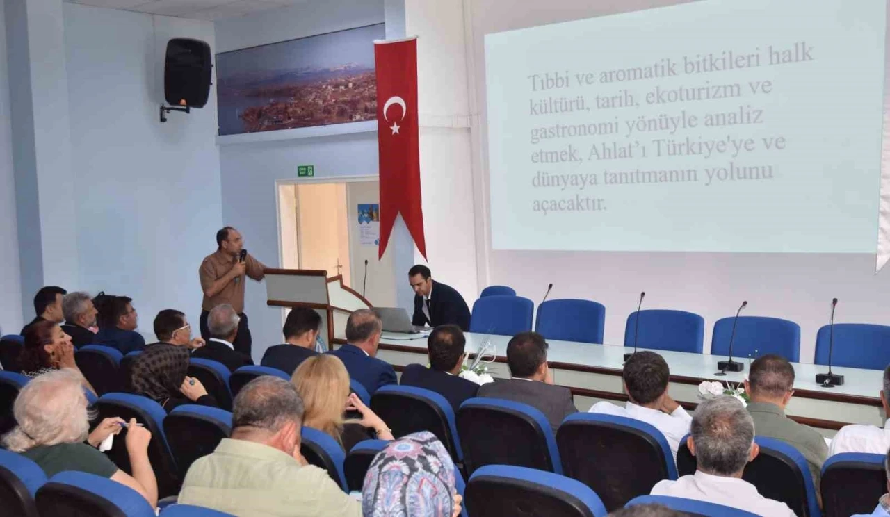 &quot;Ahlat Bölgesi Yatırım, İstihdam ve İnovatif İş Geliştirme Çalıştayı&quot; başladı
