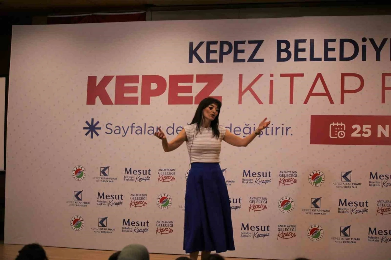 &quot;Akademisyen Anne&quot; Kepez Kitap Fuarı’nda
