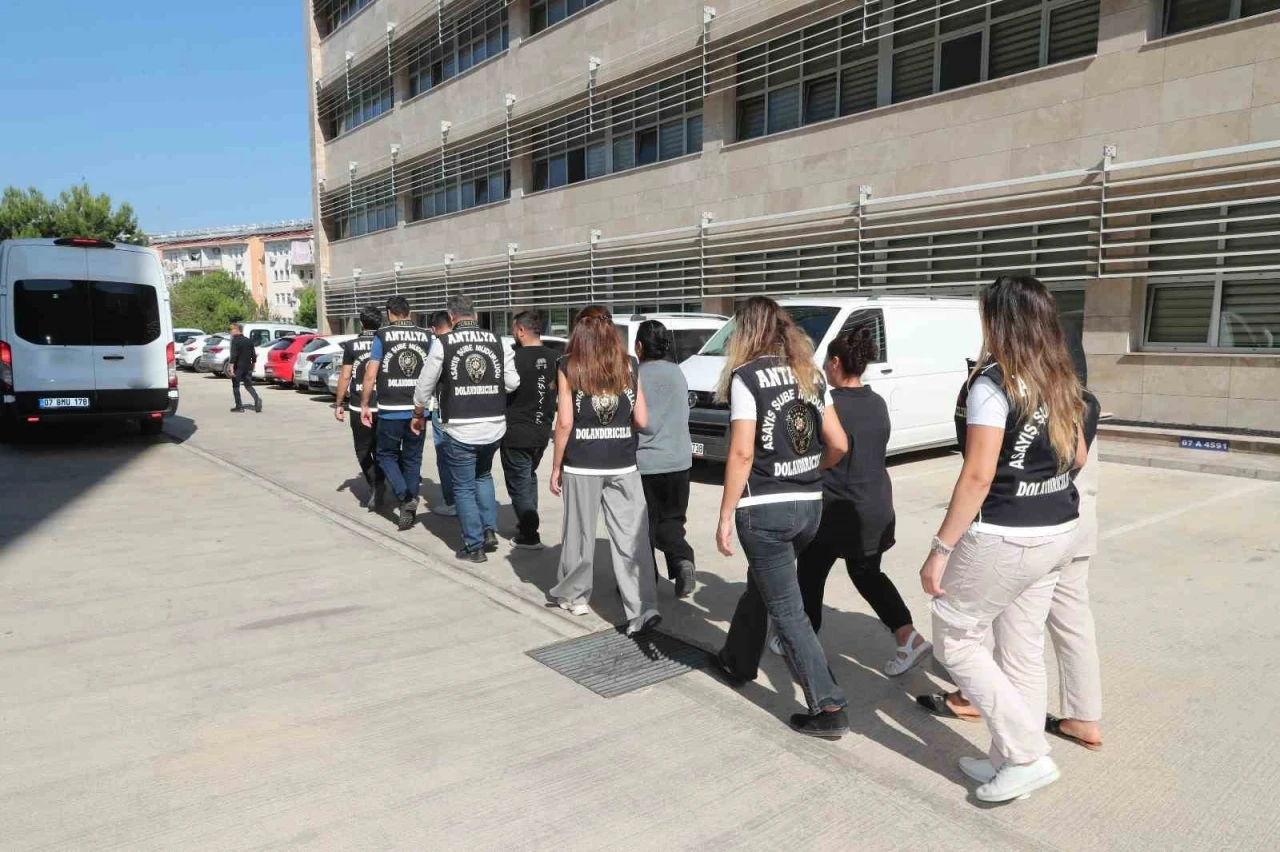 &quot;Beyaz eşya tamircisiyiz&quot; deyip 6 milyon liralık vurgun yaptılar
