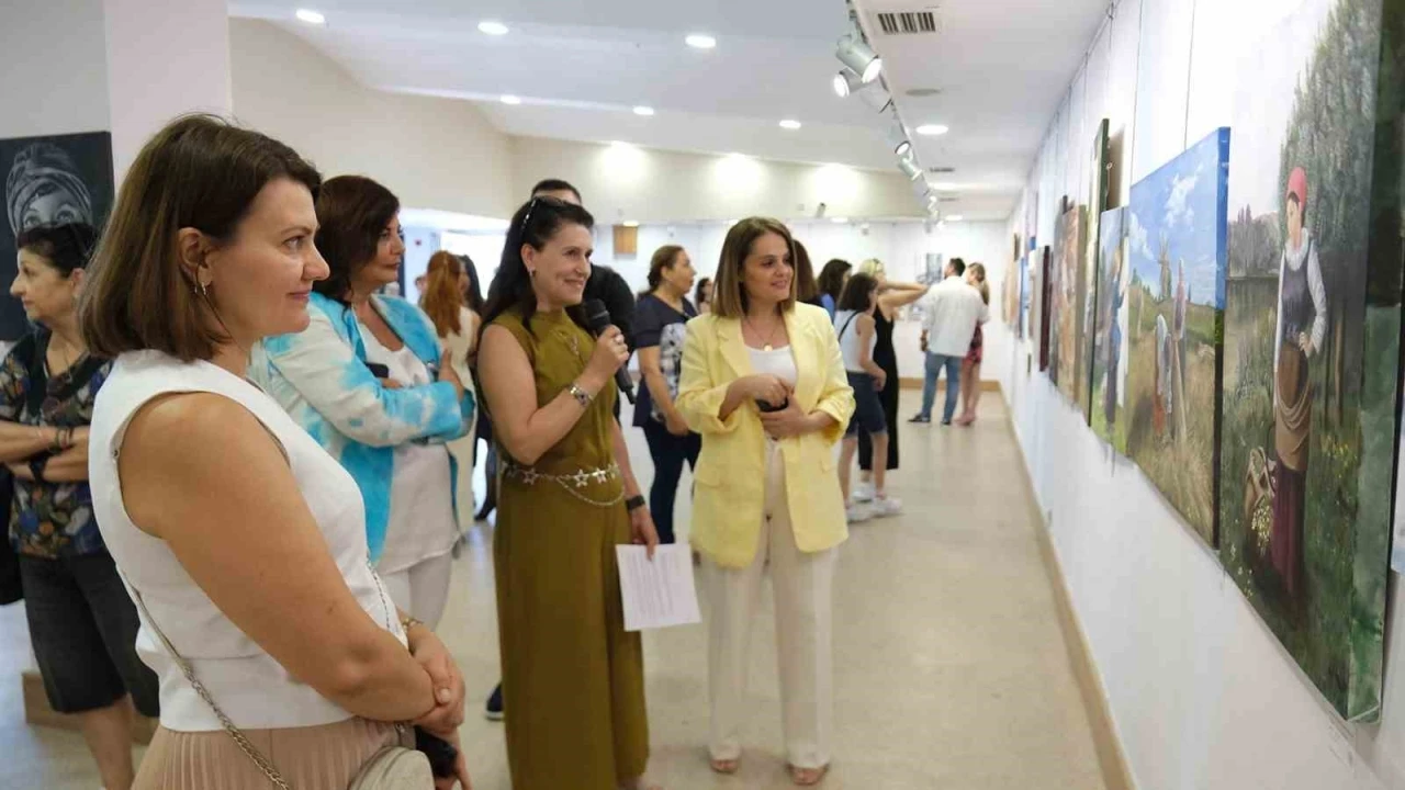 &quot;Bir fırça, bin duygu&quot; sergisi, sanatseverlerle buluştu
