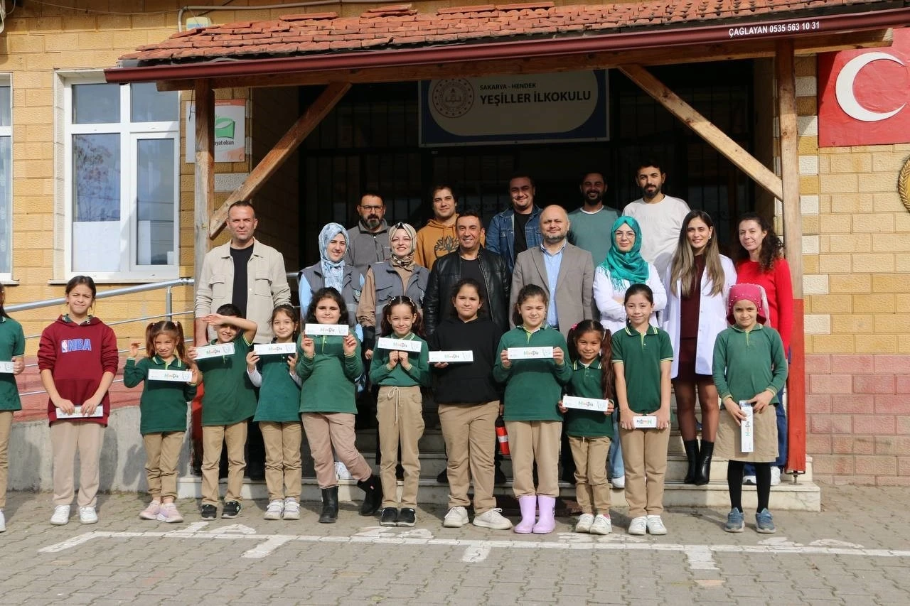 &quot;Bir Hikaye Bin Neşe&quot; çocukların yüzünde tebessüm oluyor
