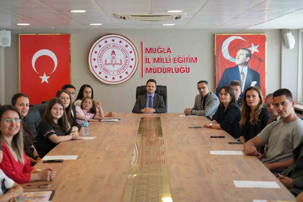 &quot;Bir Kitap Bir İnsan&quot; projesi kapsamında öğrencilerin değerli eserleri ödüllendirildi
