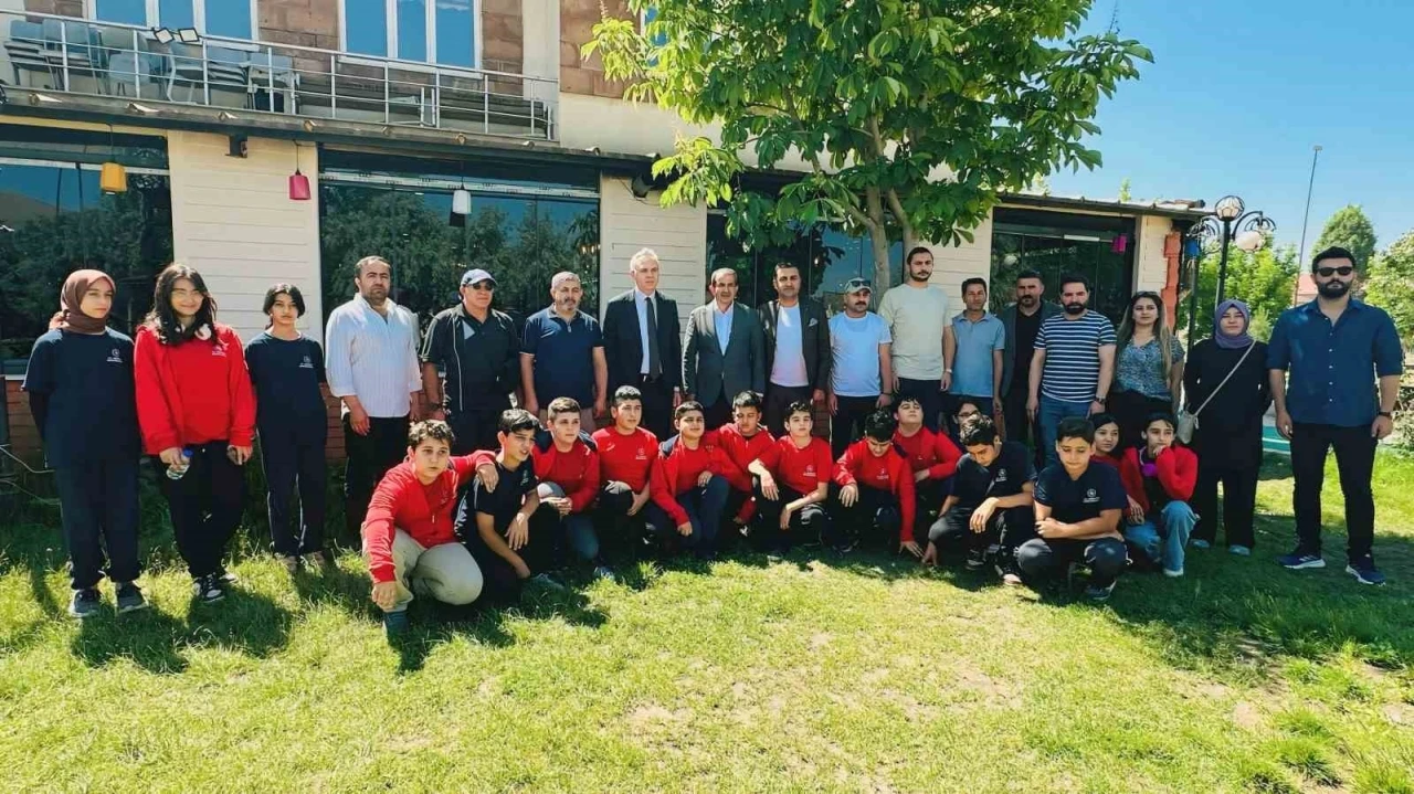 &quot;Biz Bir Takımız&quot; projesiyle Adıyamanlı öğrenciler Yüksekova’da buluştu
