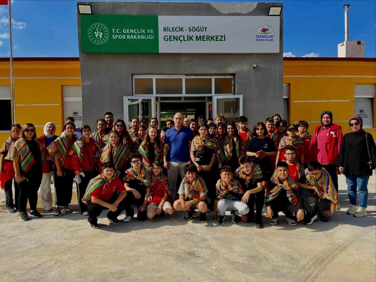 "Biz Bir Takımız" projesiyle dostluk k&ouml;pr&uuml;s&uuml; kuruldu
